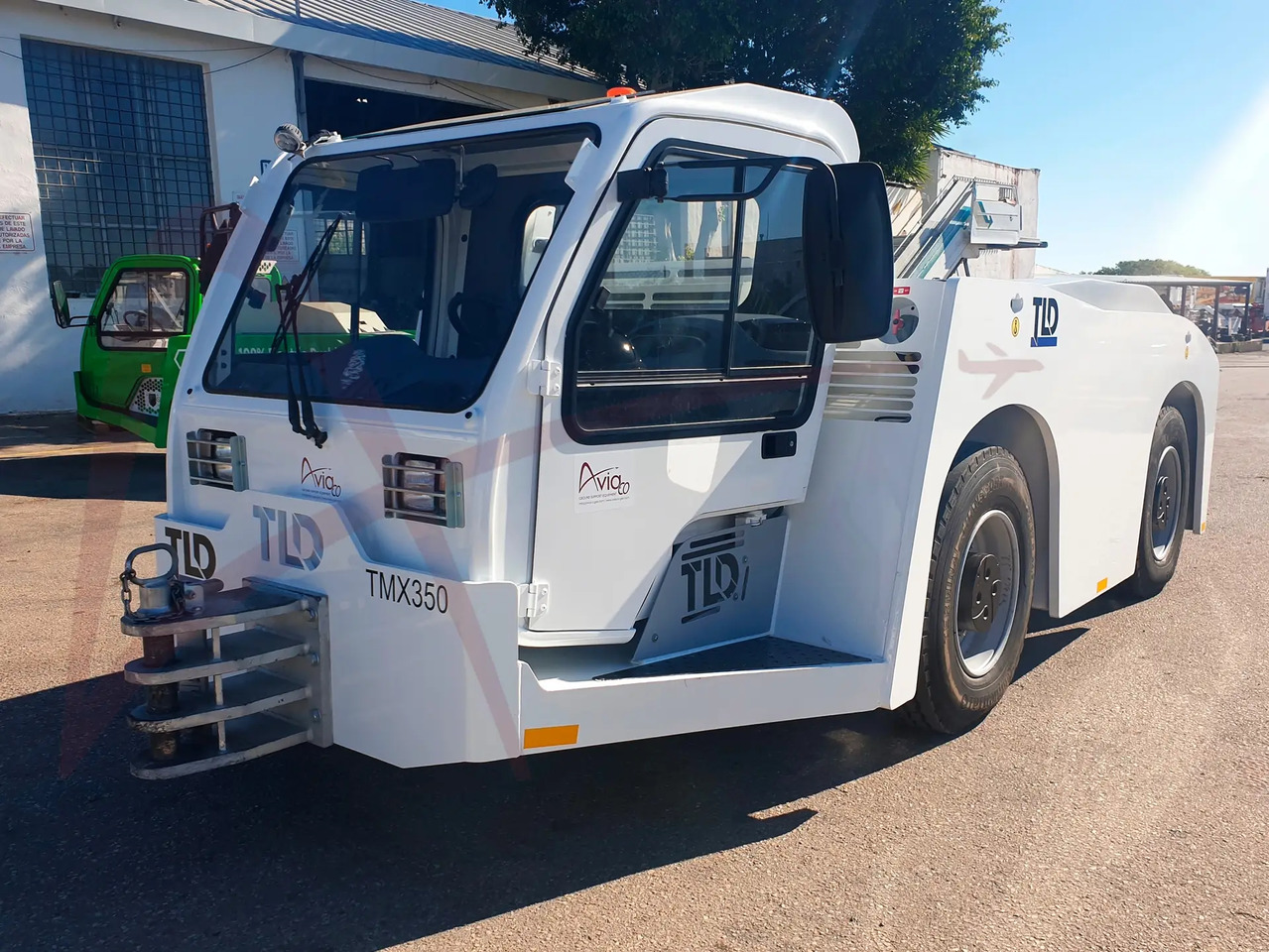 TLD TMX350-28 - Возило за push back: слика 1 TLD TMX350-28 - Возило за push back: слика 1