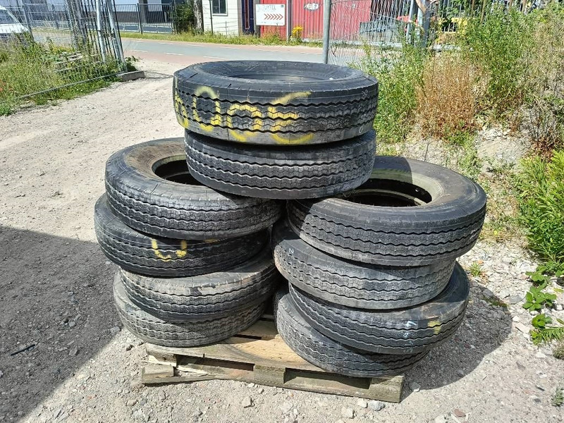 Banden landbouwbanden michelin dunlop 9.5R17.5 + 2 - Гуми и бандажи за Градежна машина: слика 2 Banden landbouwbanden michelin dunlop 9.5R17.5 + 2 - Гуми и бандажи за Градежна машина: слика 2