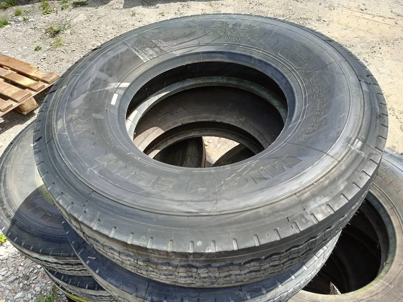 Banden landbouwbanden michelin dunlop 9.5R17.5 + 2 - Гуми и бандажи за Градежна машина: слика 3 Banden landbouwbanden michelin dunlop 9.5R17.5 + 2 - Гуми и бандажи за Градежна машина: слика 3