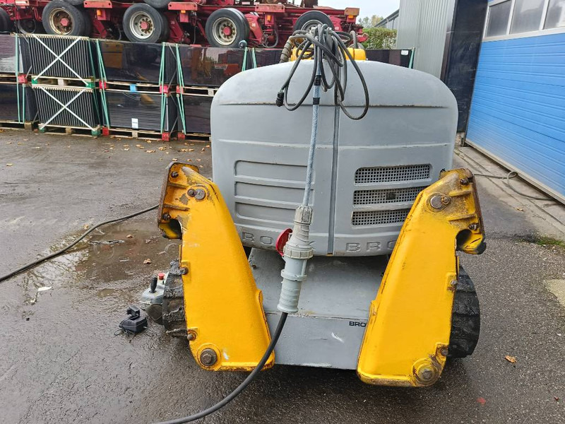 Brokk 330 remote demolition robot sloop kraan excavator - Багер гасеничар: слика 5 Brokk 330 remote demolition robot sloop kraan excavator - Багер гасеничар: слика 5