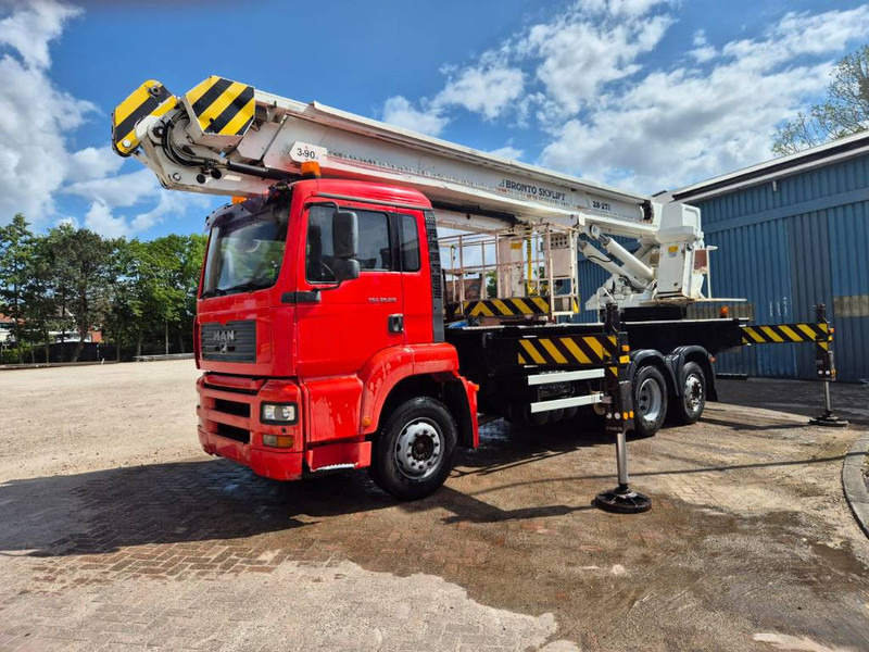 Bronto skylift 28-2T1 28 m hi lift hoogwerker MAN TGA 26. - Камион со подигачка кошница: слика 3 Bronto skylift 28-2T1 28 m hi lift hoogwerker MAN TGA 26. - Камион со подигачка кошница: слика 3