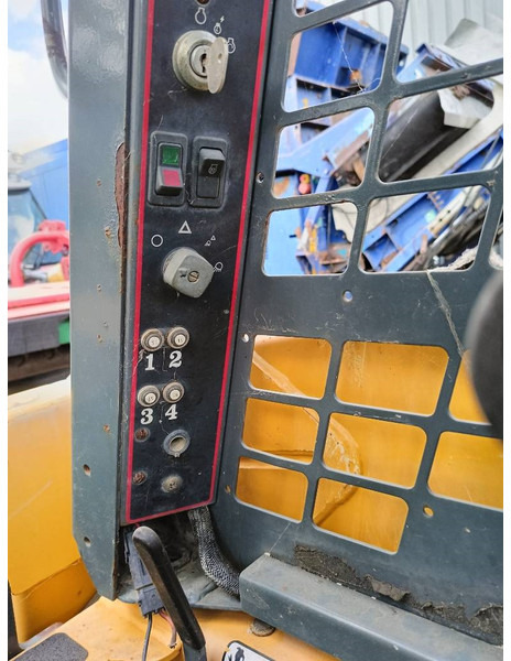 Компактен натоварувач Gehl 3935 3840 schranklader loader skid steer bobcat: слика 15