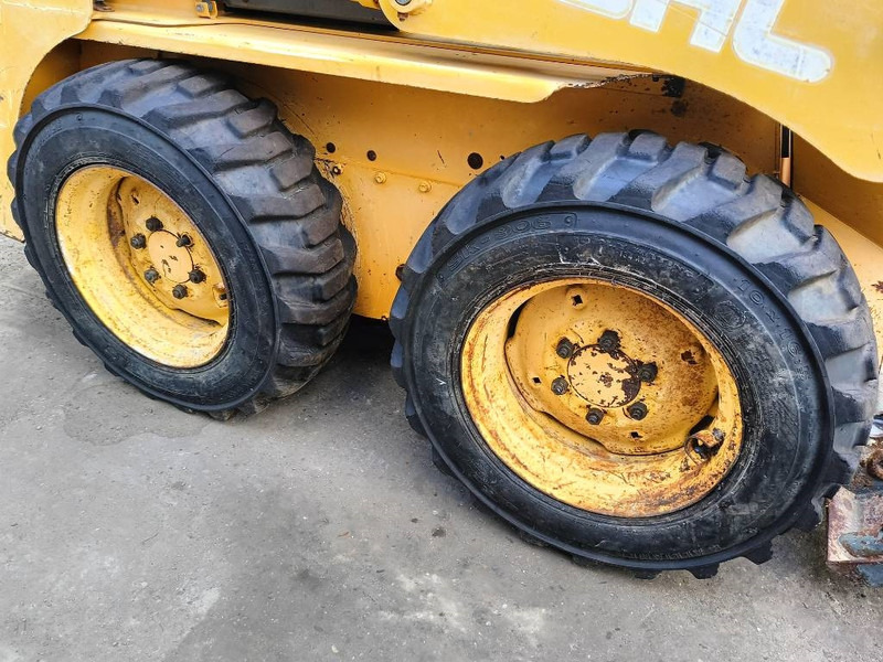 Компактен натоварувач Gehl 3935 3840 schranklader loader skid steer bobcat: слика 16
