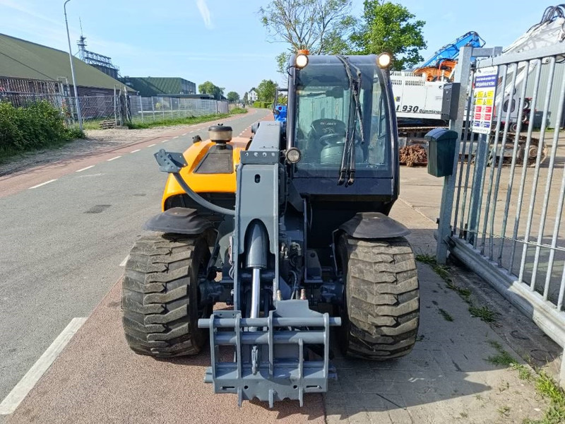 Giant 4548 Tendo verreiker 4,6 m 1,7 ton telehandler CE - Телескопски ракувач: слика 4 Giant 4548 Tendo verreiker 4,6 m 1,7 ton telehandler CE - Телескопски ракувач: слика 4