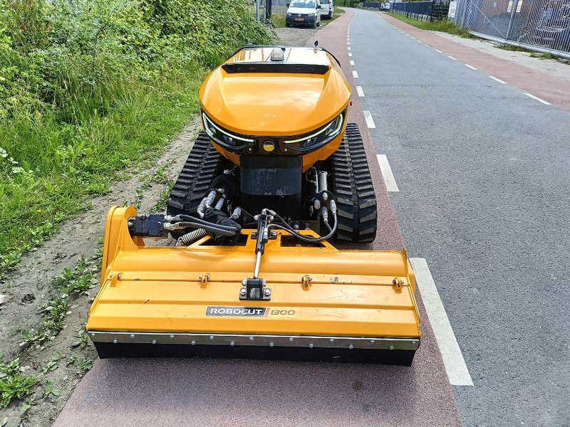 McConnel Robocut RC56 robot remote maaier mower 1200kg - Косилка: слика 3 McConnel Robocut RC56 robot remote maaier mower 1200kg - Косилка: слика 3