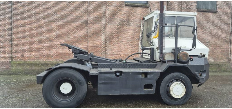 Terberg trt89 4x4 terminal trekker tractor port truck - Трактор на терминалот: слика 2 Terberg trt89 4x4 terminal trekker tractor port truck - Трактор на терминалот: слика 2
