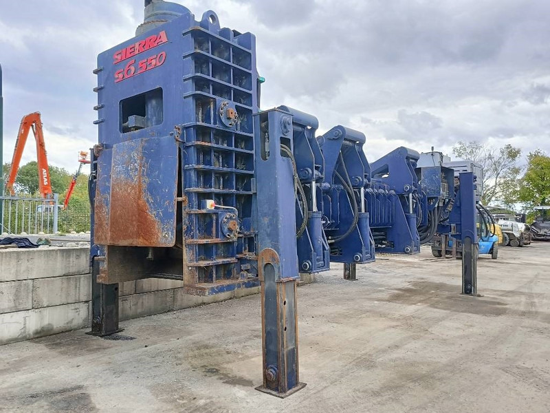SIERRA S6-550 scrap shear baler Conquer 550 ton co - Земјоделска машина: слика 4 SIERRA S6-550 scrap shear baler Conquer 550 ton co - Земјоделска машина: слика 4