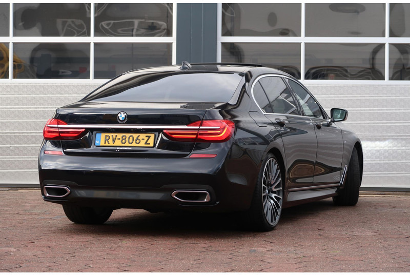 BMW 7 Serie 740Ld xDrive High Executive M-PAKKET/ MASSAGE/ PANO/ DEALER OND/ VOL! - Седан: слика 4 BMW 7 Serie 740Ld xDrive High Executive M-PAKKET/ MASSAGE/ PANO/ DEALER OND/ VOL! - Седан: слика 4