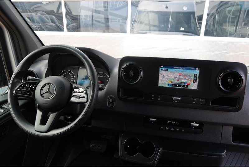 Mercedes-Benz Sprinter 317 CDI L2H2 AUT/ CAMERA/ LED/ CRUISE/ CLIMA/ MBUX - Товарно комбе: слика 5 Mercedes-Benz Sprinter 317 CDI L2H2 AUT/ CAMERA/ LED/ CRUISE/ CLIMA/ MBUX - Товарно комбе: слика 5
