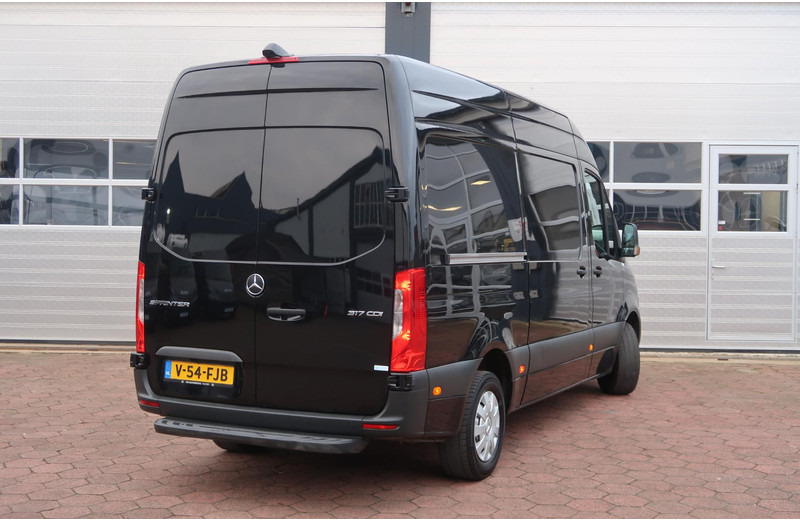 Mercedes-Benz Sprinter 317 CDI L2H2 AUT/ CAMERA/ MBUX/ CRUISE/ AIRCO - Товарно комбе: слика 4 Mercedes-Benz Sprinter 317 CDI L2H2 AUT/ CAMERA/ MBUX/ CRUISE/ AIRCO - Товарно комбе: слика 4