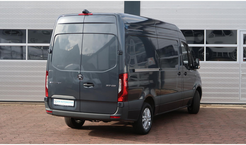 Mercedes-Benz Sprinter 317 CDI L2H2 RWD BPM VRIJ/ AUT/ 3.5T/ LED/ CAMERA/ MBUX/ CRUISE/ CLIMA - Товарно комбе: слика 4 Mercedes-Benz Sprinter 317 CDI L2H2 RWD BPM VRIJ/ AUT/ 3.5T/ LED/ CAMERA/ MBUX/ CRUISE/ CLIMA - Товарно комбе: слика 4