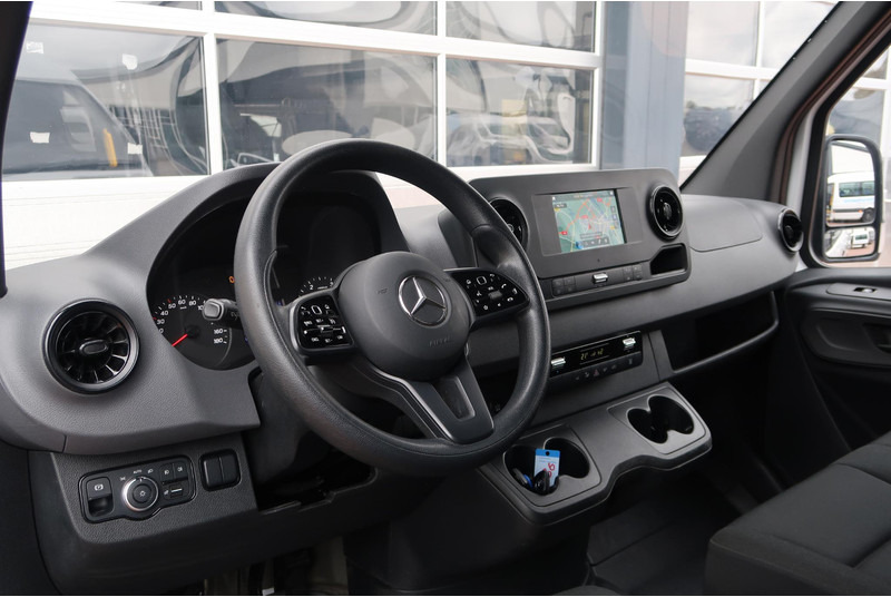 Mercedes-Benz Sprinter 319 CDI V6 L2H2 Mercedes-Benz Sprinter 319 CDI L2H2 AUT/ CAMERA/ LED/ CRUISE/ CLIMA/ STANDKACH - Мало комбе: слика 2 Mercedes-Benz Sprinter 319 CDI V6 L2H2 Mercedes-Benz Sprinter 319 CDI L2H2 AUT/ CAMERA/ LED/ CRUISE/ CLIMA/ STANDKACH - Мало комбе: слика 2