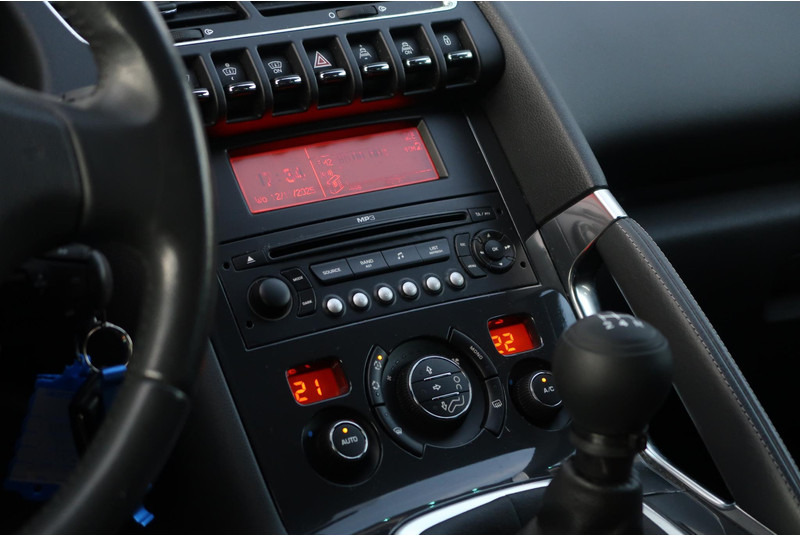 Peugeot 3008 1.6 VTi Première CRUISE/ PANO/ CLIMA/ HEAD-UP/ ETC. - Автомобил: слика 4 Peugeot 3008 1.6 VTi Première CRUISE/ PANO/ CLIMA/ HEAD-UP/ ETC. - Автомобил: слика 4