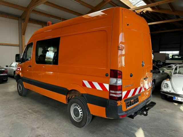 MERCEDES-BENZ Sprinter 316 CDI 4x4 Allrad 5-Sitzer... - Товарно комбе: слика 2 MERCEDES-BENZ Sprinter 316 CDI 4x4 Allrad 5-Sitzer... - Товарно комбе: слика 2