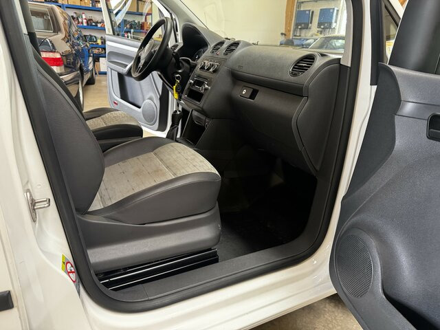VW Caddy 1.6 TDI Kasten Sortimo AHK... - Товарно комбе: слика 5 VW Caddy 1.6 TDI Kasten Sortimo AHK... - Товарно комбе: слика 5