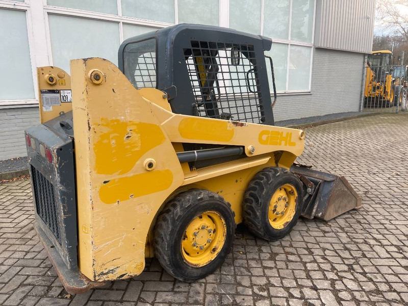 Gehl 3840 E 2015 - Компактен натоварувач: слика 4 Gehl 3840 E 2015 - Компактен натоварувач: слика 4