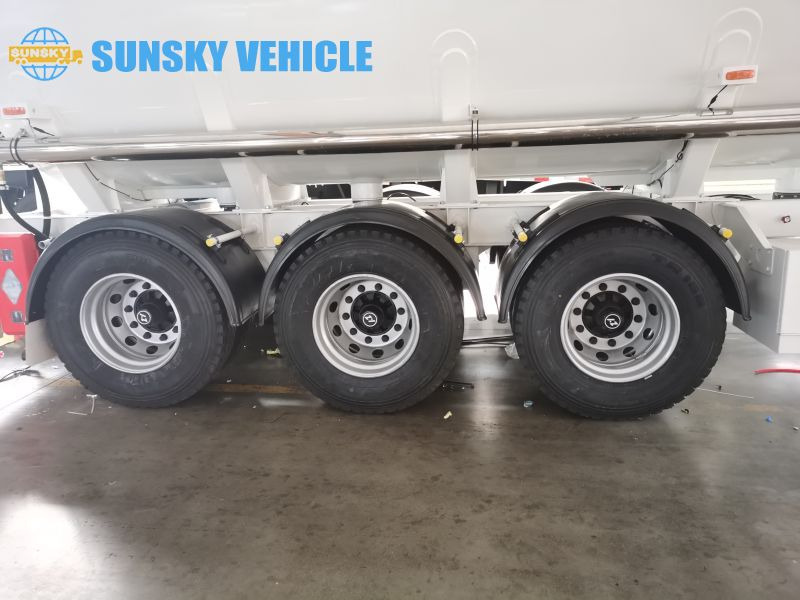 SUNSKY Fuel Tanker for sale - Полуприколка цистерна: слика 4 SUNSKY Fuel Tanker for sale - Полуприколка цистерна: слика 4