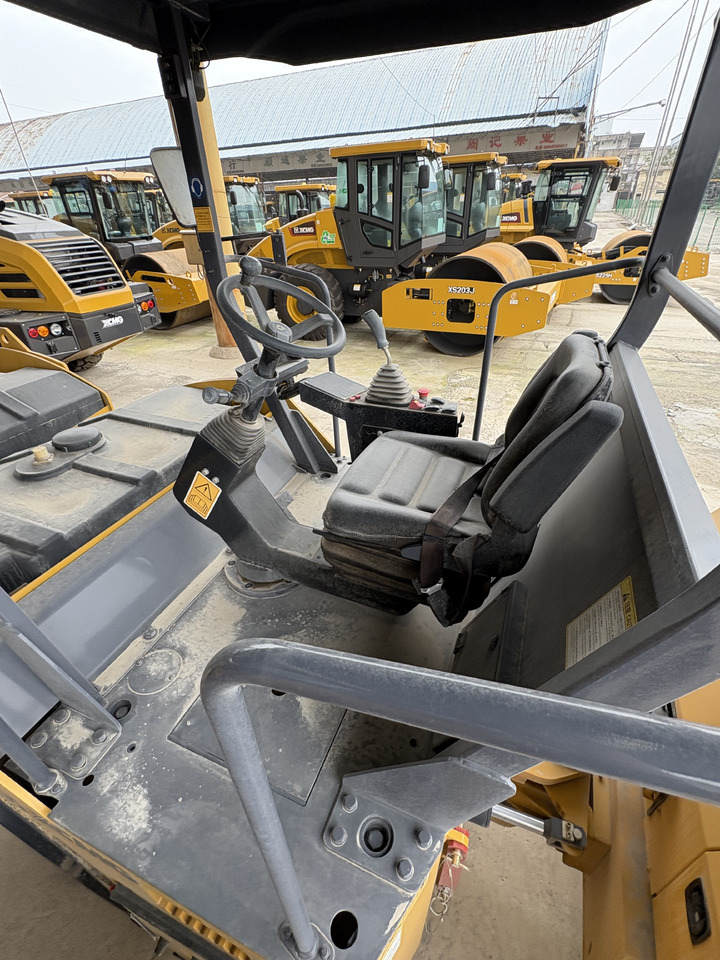 XCMG 8 ton 2Y103 double drum used vibratory road roller compactor 2022 - Ваљак за пат: слика 2 XCMG 8 ton 2Y103 double drum used vibratory road roller compactor 2022 - Ваљак за пат: слика 2