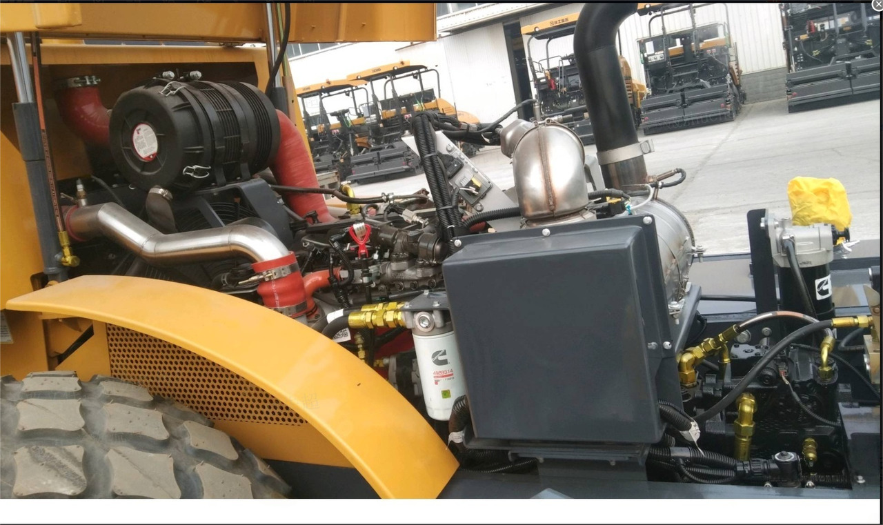 XCMG CV123 used 12ton single drum vibratory compactor price - Ваљак за пат: слика 5 XCMG CV123 used 12ton single drum vibratory compactor price - Ваљак за пат: слика 5