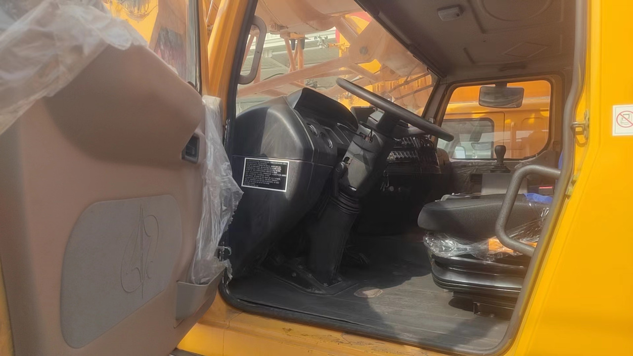 Лизинг на XCMG Factory Second Hand Mobile Truck Crane QAY200 200 Ton All Terrain Cranes In Good Condition XCMG Factory Second Hand Mobile Truck Crane QAY200 200 Ton All Terrain Cranes In Good Condition: слика 6 Лизинг на XCMG Factory Second Hand Mobile Truck Crane QAY200 200 Ton All Terrain Cranes In Good Condition XCMG Factory Second Hand Mobile Truck Crane QAY200 200 Ton All Terrain Cranes In Good Condition: слика 6