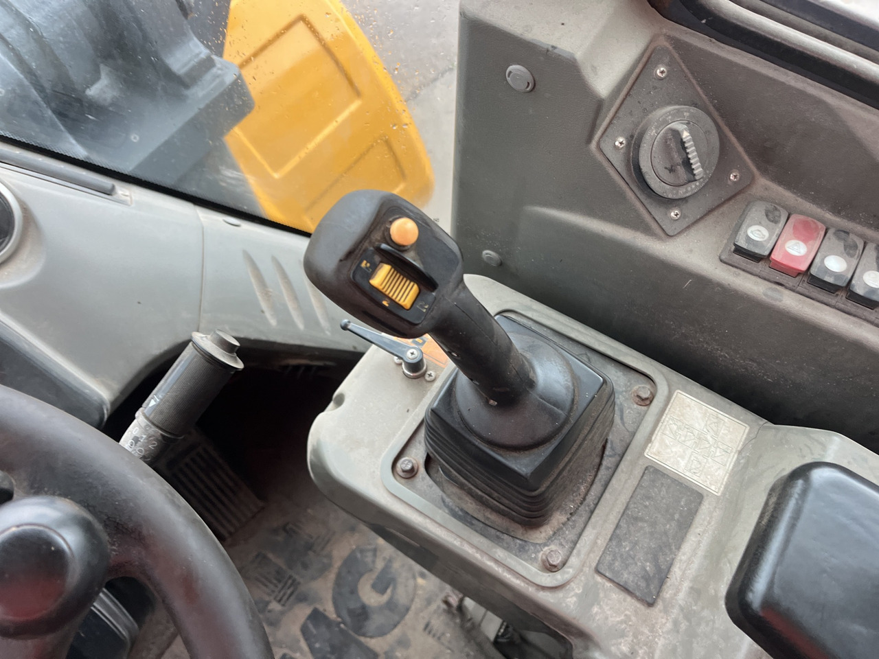 XCMG LW600KV 6 ton front hydraulic wheel loader with good condition - Натоварувач на тркала: слика 3 XCMG LW600KV 6 ton front hydraulic wheel loader with good condition - Натоварувач на тркала: слика 3