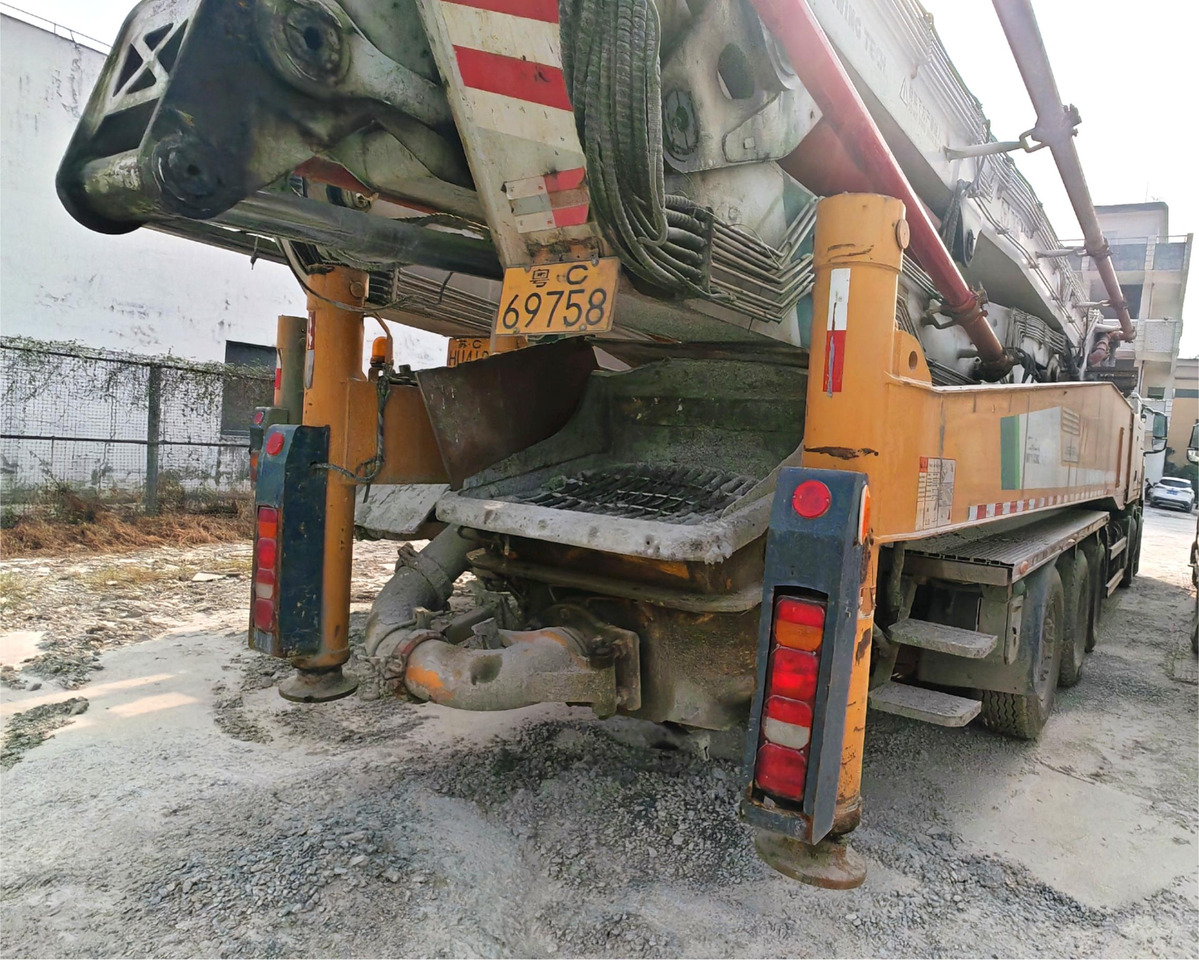 XCMG Manufacturer Second Hand 67m Diesel Hydraulic Concrete Pump HB67V Truck Mounted Concrete Pump Hot Sale - Камион со бетонска пумпа: слика 5 XCMG Manufacturer Second Hand 67m Diesel Hydraulic Concrete Pump HB67V Truck Mounted Concrete Pump Hot Sale - Камион со бетонска пумпа: слика 5