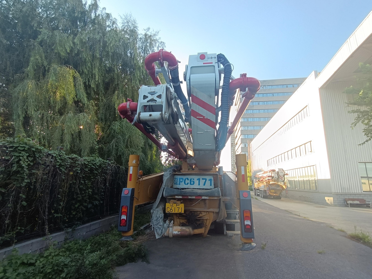 XCMG Official 58m HB58V Used Concrete Pumps Diesel Truck-mounted Concrete Pump Price - Камион со бетонска пумпа: слика 4 XCMG Official 58m HB58V Used Concrete Pumps Diesel Truck-mounted Concrete Pump Price - Камион со бетонска пумпа: слика 4
