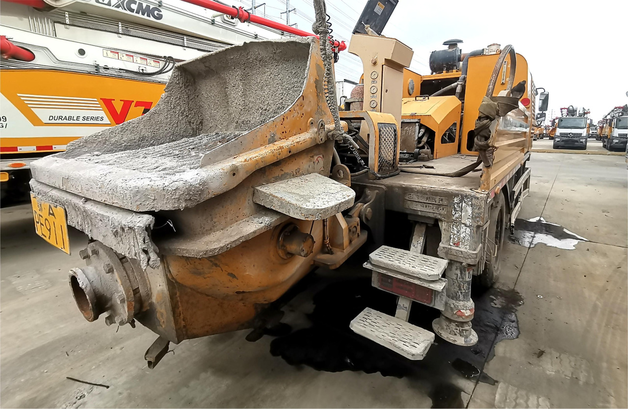 XCMG Official Construction Building Machine HBC10022V Used Truck Mounted Line Concrete Pump Price - Машина за бетон: слика 4 XCMG Official Construction Building Machine HBC10022V Used Truck Mounted Line Concrete Pump Price - Машина за бетон: слика 4