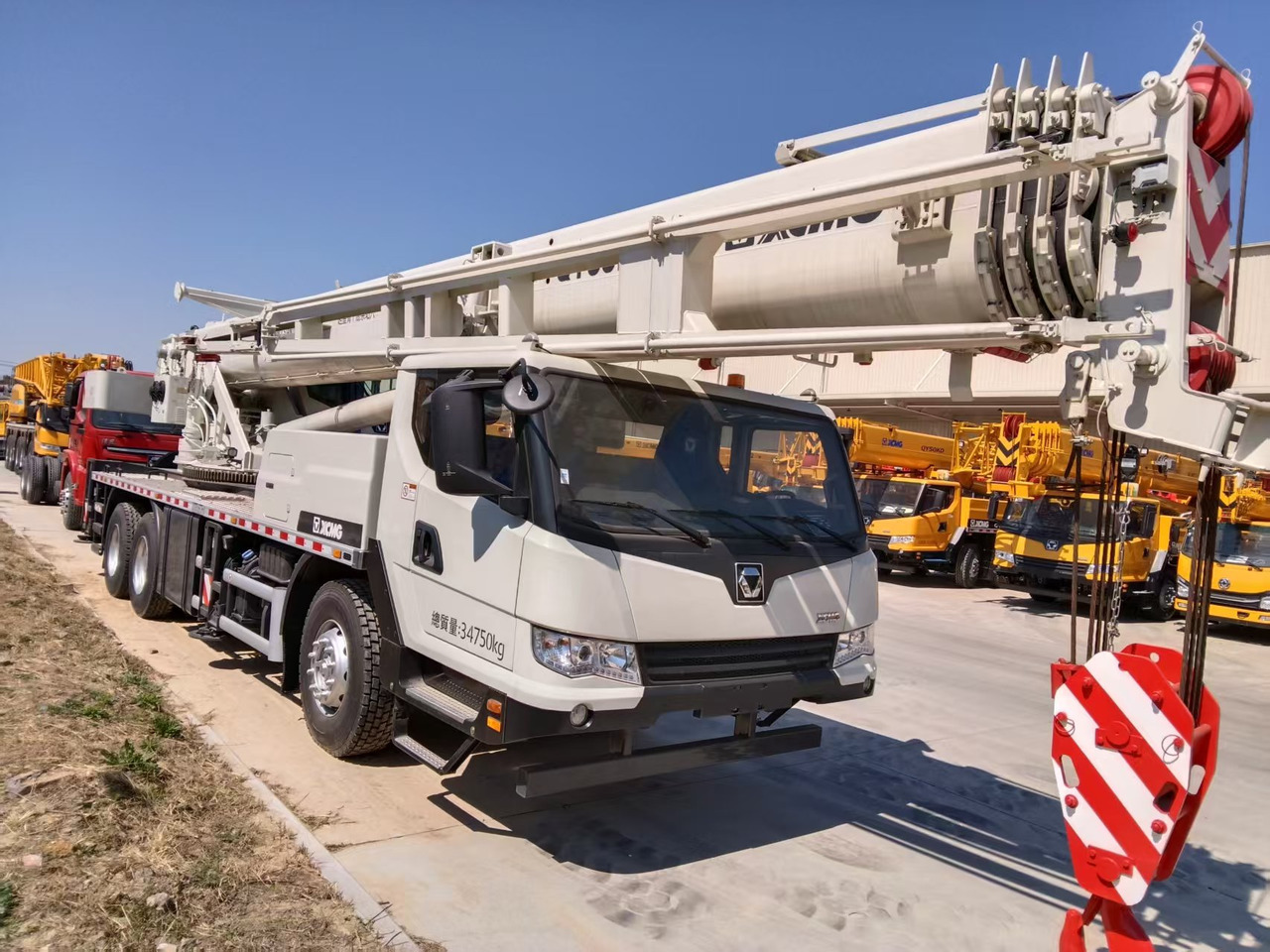 XCMG Official Construction Mini Mobile Crane QY30_TW 30 ton Used Small Hydraulic Crane Price - Мобилен кран: слика 3 XCMG Official Construction Mini Mobile Crane QY30_TW 30 ton Used Small Hydraulic Crane Price - Мобилен кран: слика 3