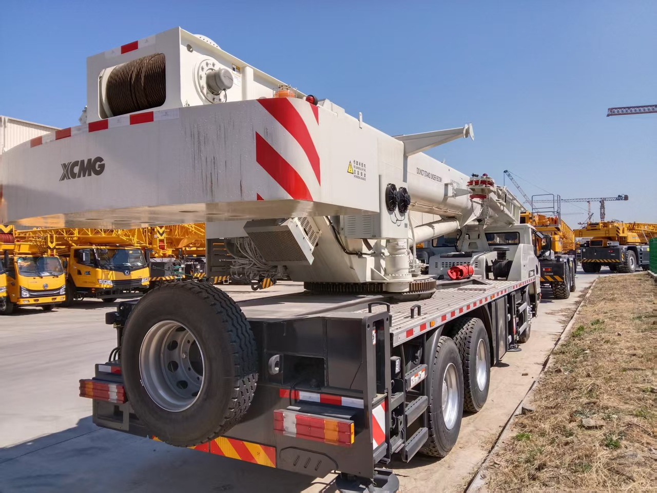 XCMG Official Construction Mini Mobile Crane QY30_TW 30 ton Used Small Hydraulic Crane Price - Мобилен кран: слика 2 XCMG Official Construction Mini Mobile Crane QY30_TW 30 ton Used Small Hydraulic Crane Price - Мобилен кран: слика 2