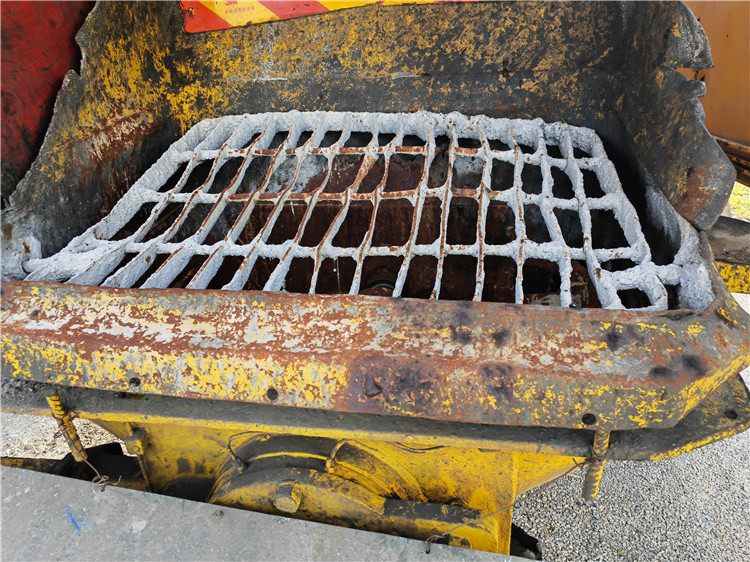 Камион со бетонска пумпа XCMG Official Hb56K Second Hand 56m Truck-Mounted Concrete Pump Truck for Sale: слика 6