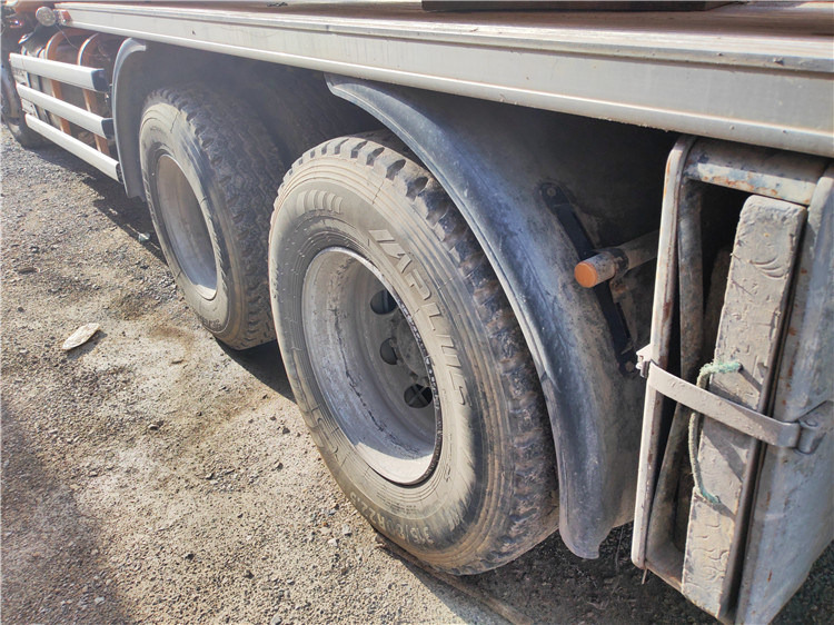 XCMG Official Hb60K 2016 Year Used 56m Truck-Mounted Concrete Pump Truck for Sale - Камион со бетонска пумпа: слика 5 XCMG Official Hb60K 2016 Year Used 56m Truck-Mounted Concrete Pump Truck for Sale - Камион со бетонска пумпа: слика 5