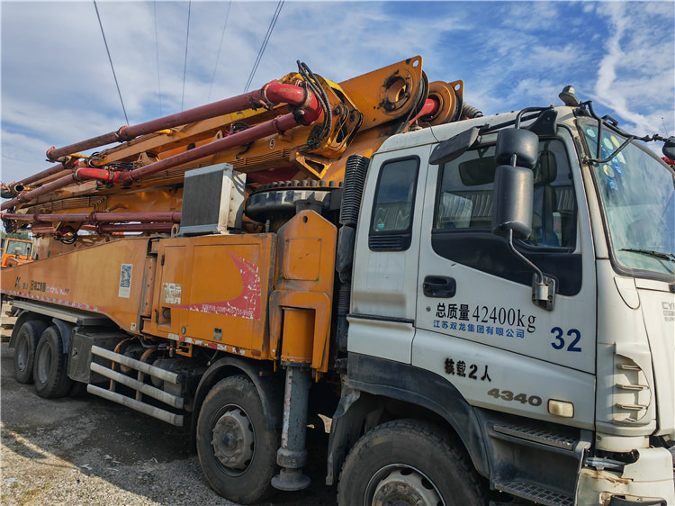 XCMG Official Hb60K 2016 Year Used 56m Truck-Mounted Concrete Pump Truck for Sale - Камион со бетонска пумпа: слика 2 XCMG Official Hb60K 2016 Year Used 56m Truck-Mounted Concrete Pump Truck for Sale - Камион со бетонска пумпа: слика 2