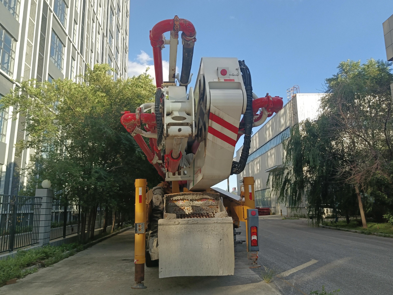XCMG Official Second Hand Cement Pump Truck HB62V 62m Concrete Pump Truck Price List - Камион со бетонска пумпа: слика 4 XCMG Official Second Hand Cement Pump Truck HB62V 62m Concrete Pump Truck Price List - Камион со бетонска пумпа: слика 4