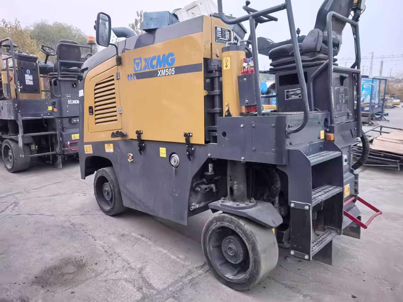 XCMG Official Second Hand Road Building Machine XM505 Small Asphalt Milling Machine For Sale - Асфалтна мелница: слика 3 XCMG Official Second Hand Road Building Machine XM505 Small Asphalt Milling Machine For Sale - Асфалтна мелница: слика 3