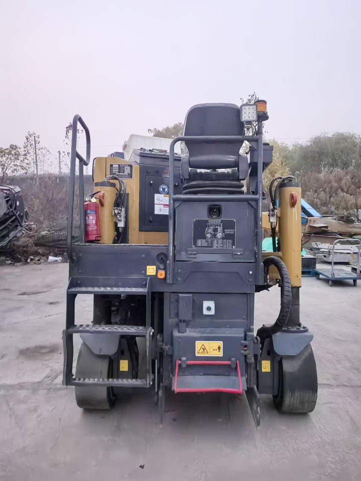 XCMG Official Second Hand Road Building Machine XM505 Small Asphalt Milling Machine For Sale - Асфалтна мелница: слика 2 XCMG Official Second Hand Road Building Machine XM505 Small Asphalt Milling Machine For Sale - Асфалтна мелница: слика 2