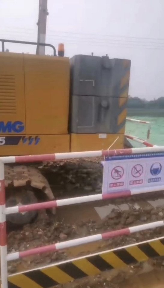 XCMG Official Used 55 Ton Crawler Crane XGC55 Second Hand Small Hydraulic Mobile Crane With High Quality - Кран со гасеници: слика 4 XCMG Official Used 55 Ton Crawler Crane XGC55 Second Hand Small Hydraulic Mobile Crane With High Quality - Кран со гасеници: слика 4