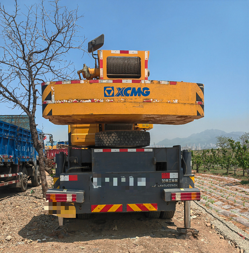 XCMG QY50KC hot sale used 50ton hydraulic crane truck price - Мобилен кран: слика 4 XCMG QY50KC hot sale used 50ton hydraulic crane truck price - Мобилен кран: слика 4