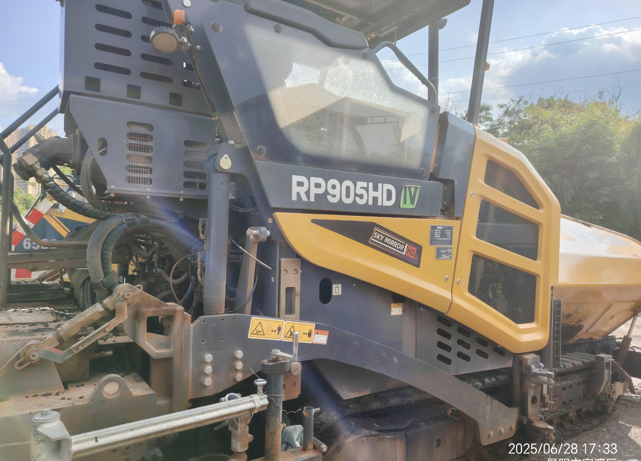 XCMG RP905HDIV used hydraulic mobile asphalt paver - Асфалтен поплочувач: слика 3 XCMG RP905HDIV used hydraulic mobile asphalt paver - Асфалтен поплочувач: слика 3