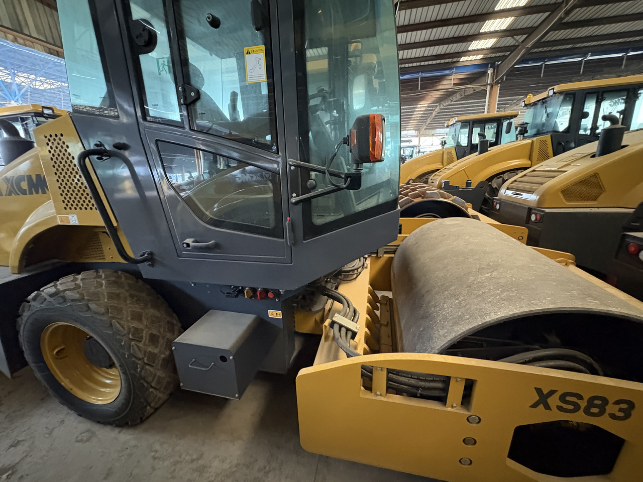 XCMG Used XS83 8 ton small single drum compactor road roller with diesel engine - Ваљак за пат: слика 3 XCMG Used XS83 8 ton small single drum compactor road roller with diesel engine - Ваљак за пат: слика 3