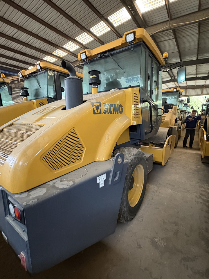 XCMG Used XS83 8 ton small single drum compactor road roller with diesel engine - Ваљак за пат: слика 5 XCMG Used XS83 8 ton small single drum compactor road roller with diesel engine - Ваљак за пат: слика 5