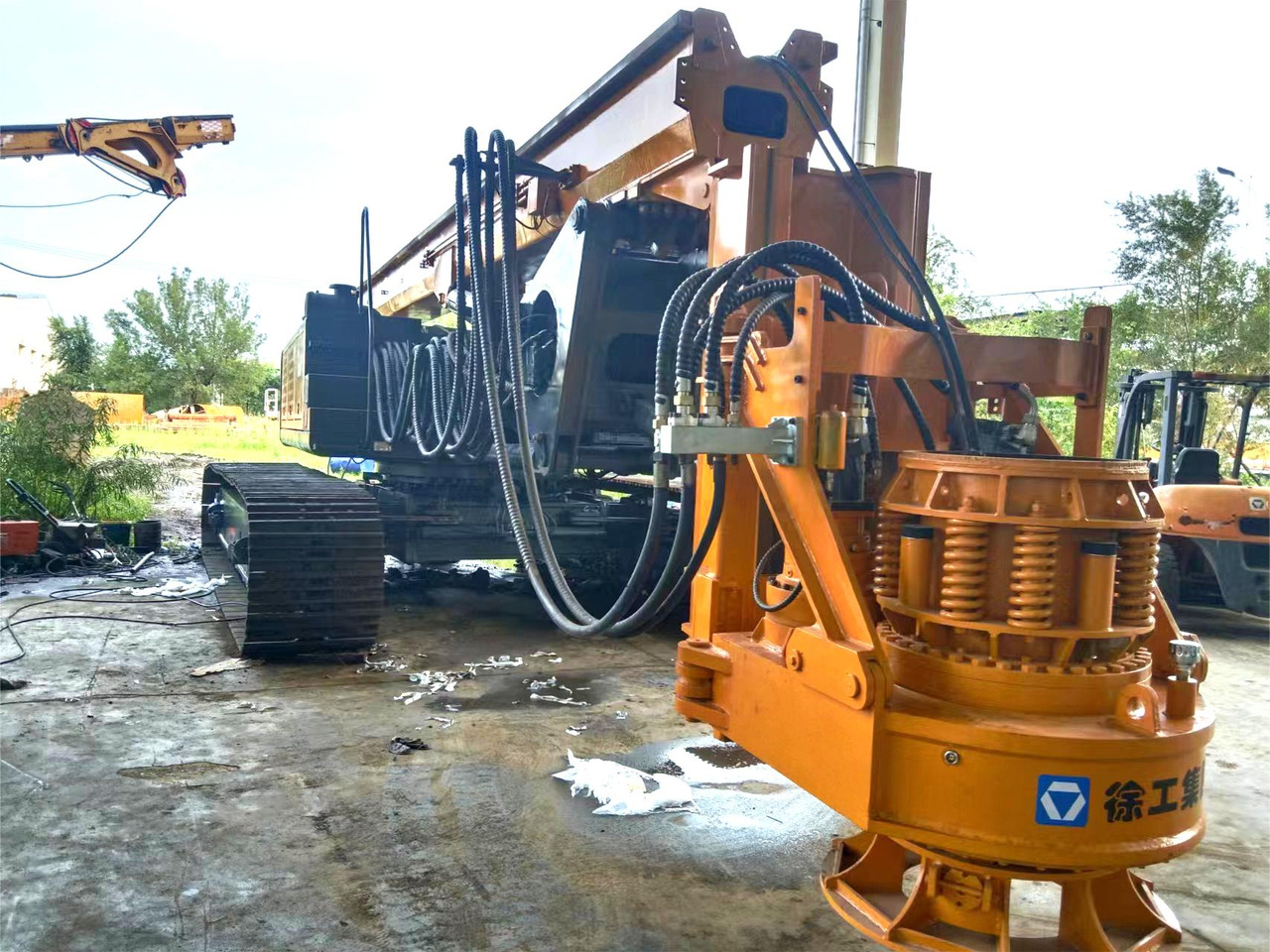 XCMG XCMG Officail XR220D used hydraulic rotary drilling rig for sale - Машина за бушење: слика 2 XCMG XCMG Officail XR220D used hydraulic rotary drilling rig for sale - Машина за бушење: слика 2