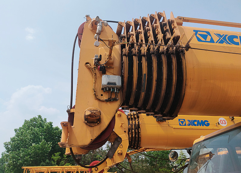 XCMG XCT130L8 second hand 130ton small hydraulic crane for sale - Мобилен кран: слика 4 XCMG XCT130L8 second hand 130ton small hydraulic crane for sale - Мобилен кран: слика 4