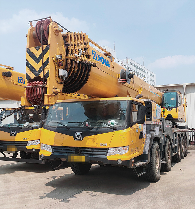 XCMG XCT130L8 second hand 130ton small hydraulic crane for sale - Мобилен кран: слика 2 XCMG XCT130L8 second hand 130ton small hydraulic crane for sale - Мобилен кран: слика 2