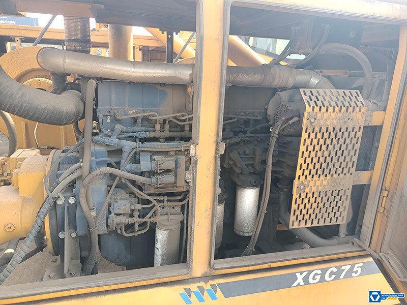 XCMG XGC75 small used 75ton crwler crane mobile with with Main Boom 58m - Кран со гасеници: слика 4 XCMG XGC75 small used 75ton crwler crane mobile with with Main Boom 58m - Кран со гасеници: слика 4