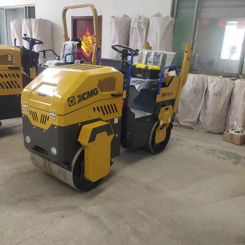 XCMG XMR110 1ton samll road roller hydraulic vibratory compator price - Мини ваљак: слика 2 XCMG XMR110 1ton samll road roller hydraulic vibratory compator price - Мини ваљак: слика 2
