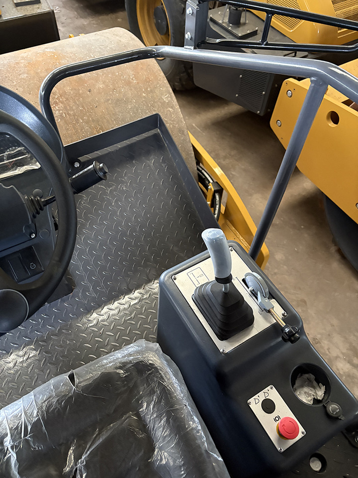 XCMG XS123 12ton used hydraulic road roller price - Ваљак за пат: слика 2 XCMG XS123 12ton used hydraulic road roller price - Ваљак за пат: слика 2