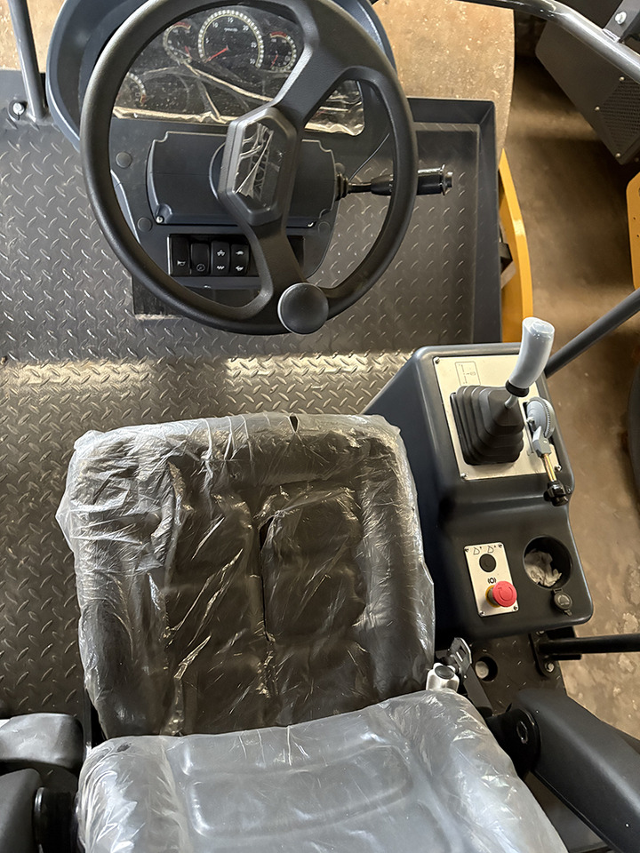 XCMG XS123 12ton used hydraulic road roller price - Ваљак за пат: слика 4 XCMG XS123 12ton used hydraulic road roller price - Ваљак за пат: слика 4