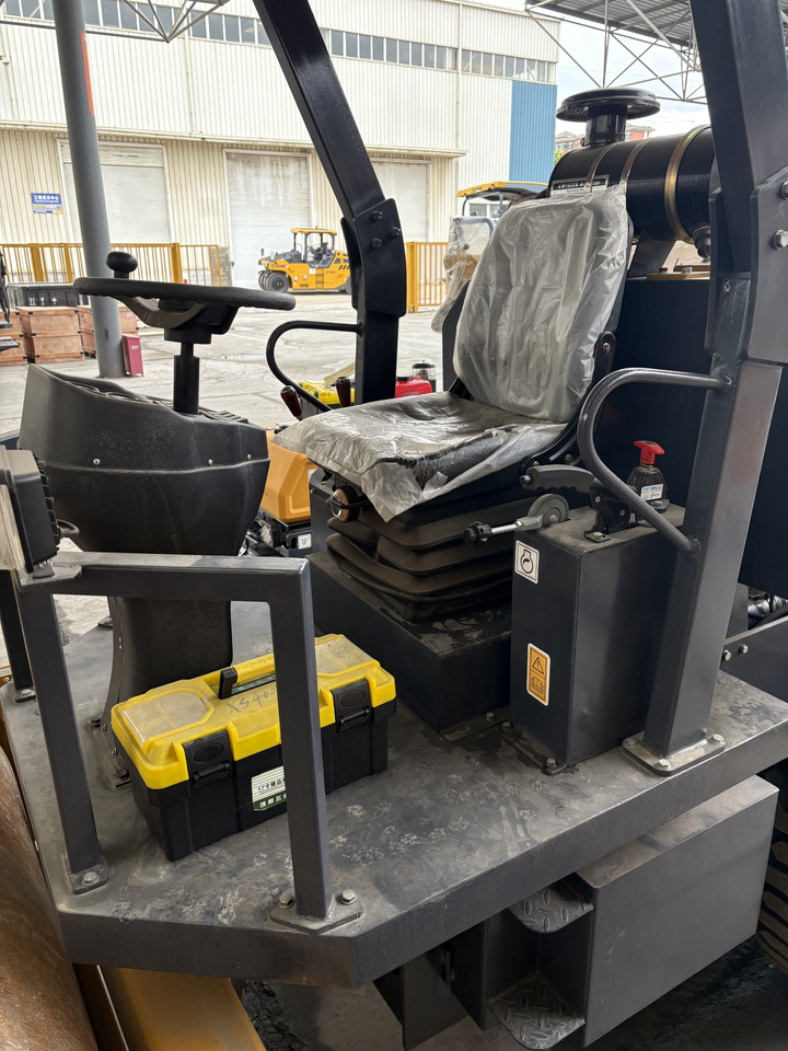 XCMG XS400J 4ton Mechancial Single Drum Vibratory Road Roller Price - Ваљак за пат: слика 5 XCMG XS400J 4ton Mechancial Single Drum Vibratory Road Roller Price - Ваљак за пат: слика 5