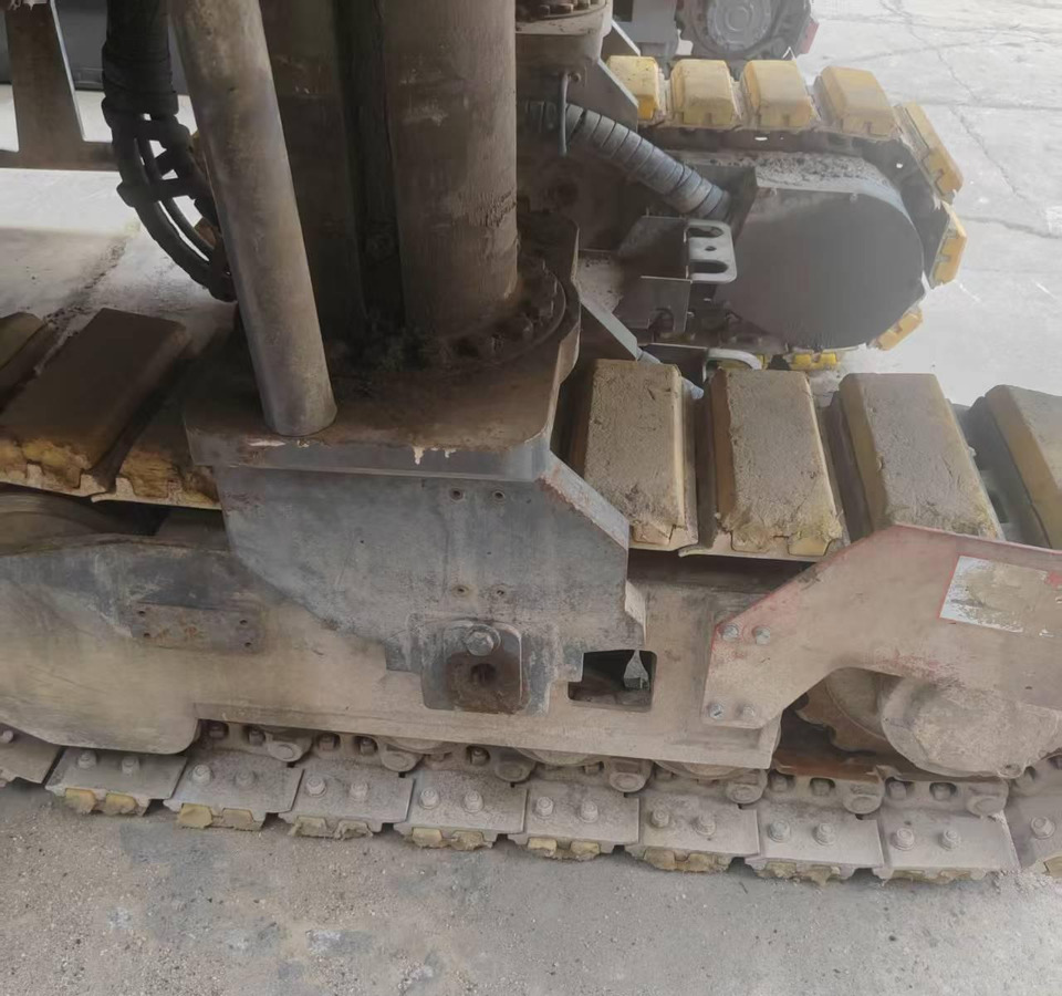 XCMG certified used cold milling planer machine XM200KⅡfor sale - Асфалтна мелница: слика 4 XCMG certified used cold milling planer machine XM200KⅡfor sale - Асфалтна мелница: слика 4